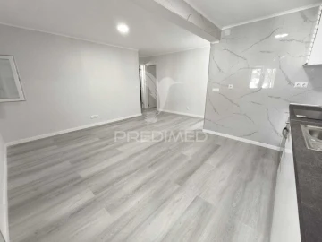Apartamento T3 para Venda em Laranjeiro e Feijó