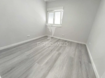 Apartamento T3 para Venda em Laranjeiro e Feijó
