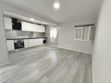 Apartamento T3 para Venda em Laranjeiro e Feijó