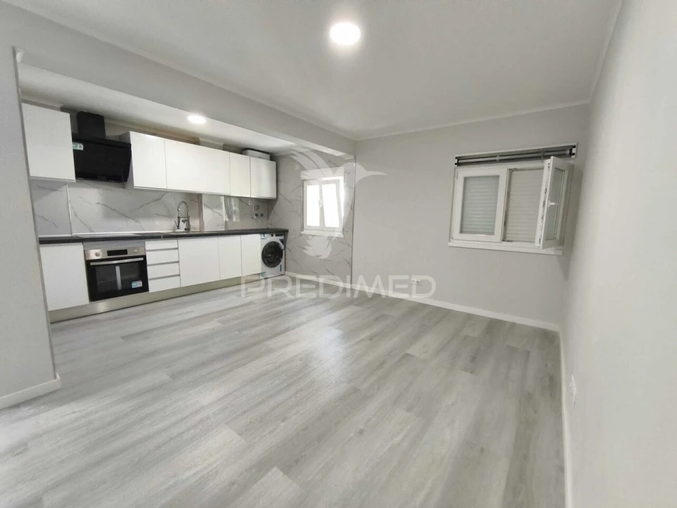Apartamento T3 para Venda em Laranjeiro e Feijó Foto 2