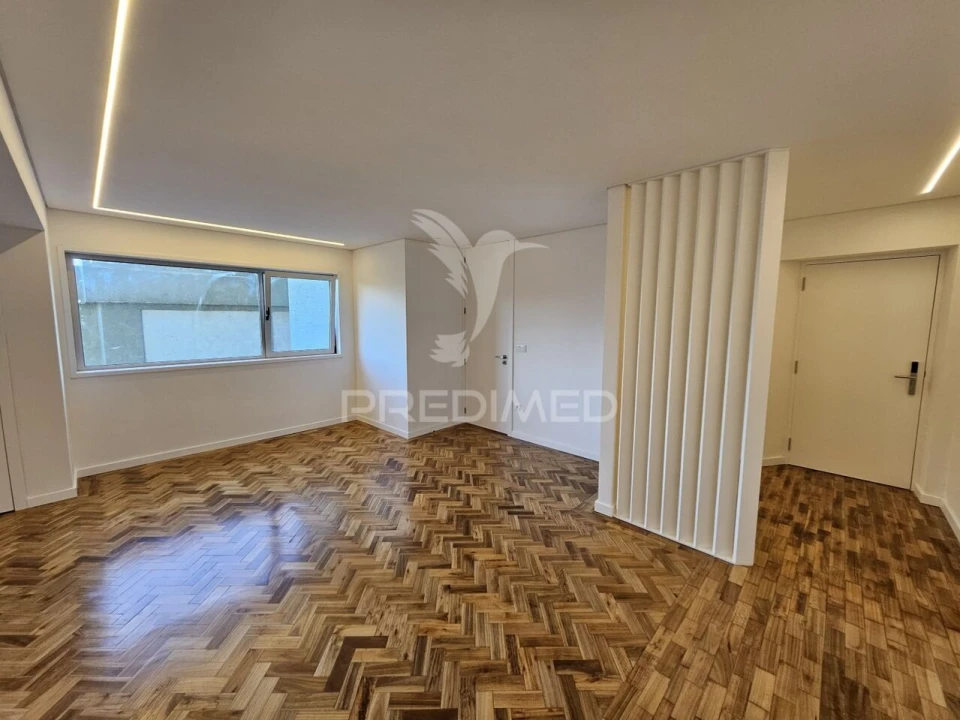 Apartamento T4 para Venda em Cedofeita, Santo Ildefonso, Sé, Miragaia, São Nicolau e Vitória Foto 1