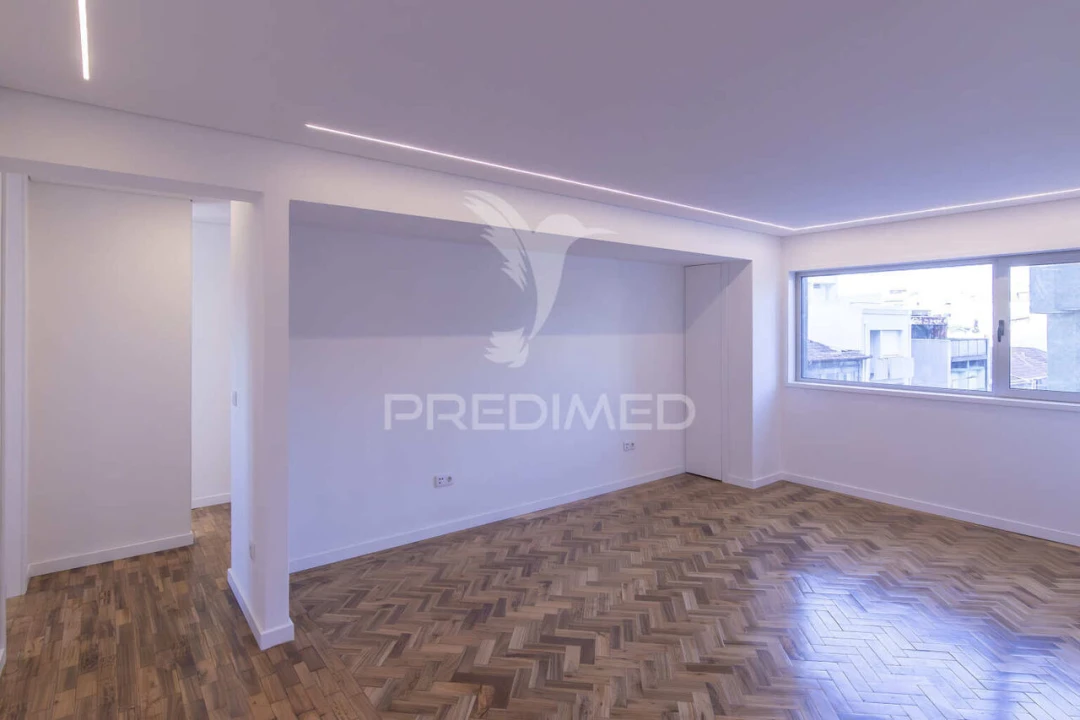 Apartamento T4 para Venda em Cedofeita, Santo Ildefonso, Sé, Miragaia, São Nicolau e Vitória Foto 2