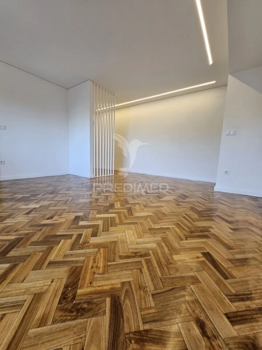 Apartamento T4 para Venda em Cedofeita, Santo Ildefonso, Sé, Miragaia, São Nicolau e Vitória Foto 5