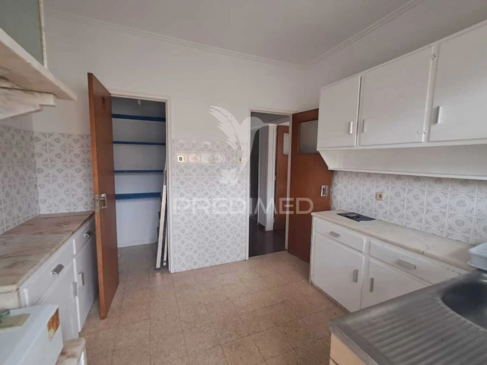 Apartamento T2 para Venda em Agualva e Mira-Sintra Foto 4