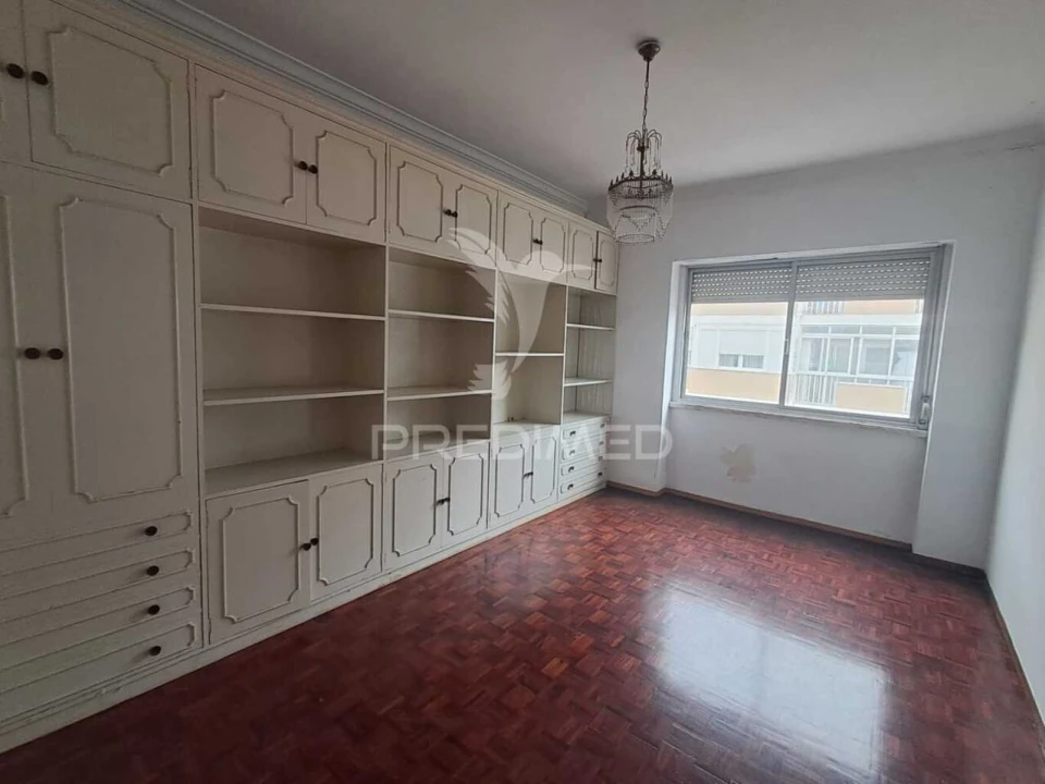 Apartamento T2 para Venda em Agualva e Mira-Sintra Foto 8
