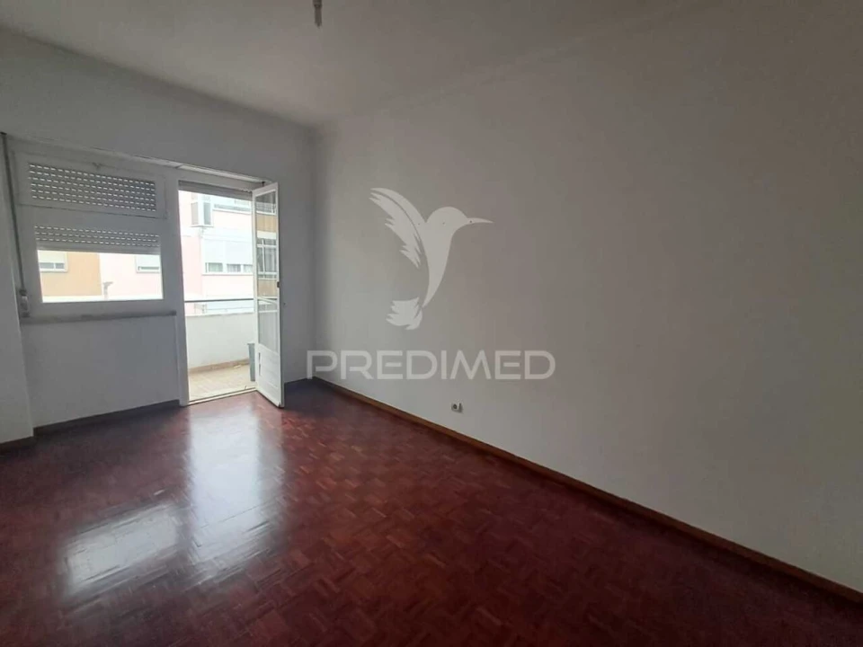 Apartamento T2 para Venda em Agualva e Mira-Sintra Foto 11