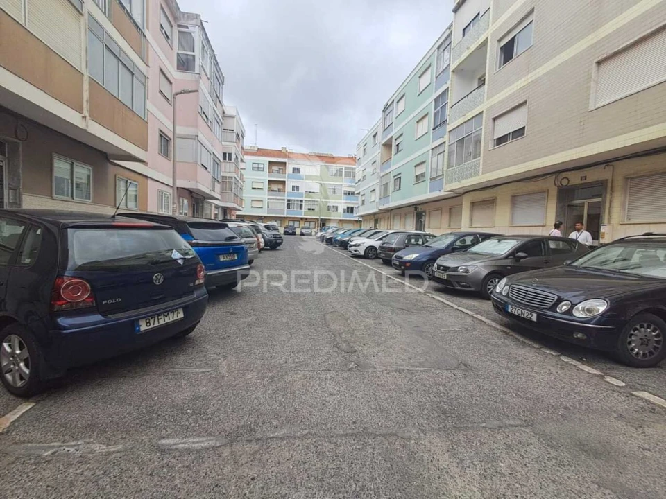 Apartamento T2 para Venda em Agualva e Mira-Sintra Foto 26