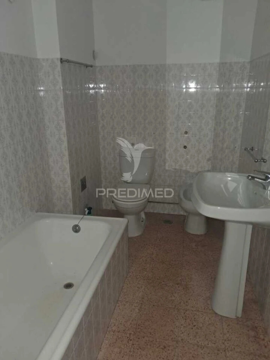 Apartamento T2 para Venda em Agualva e Mira-Sintra Foto 16