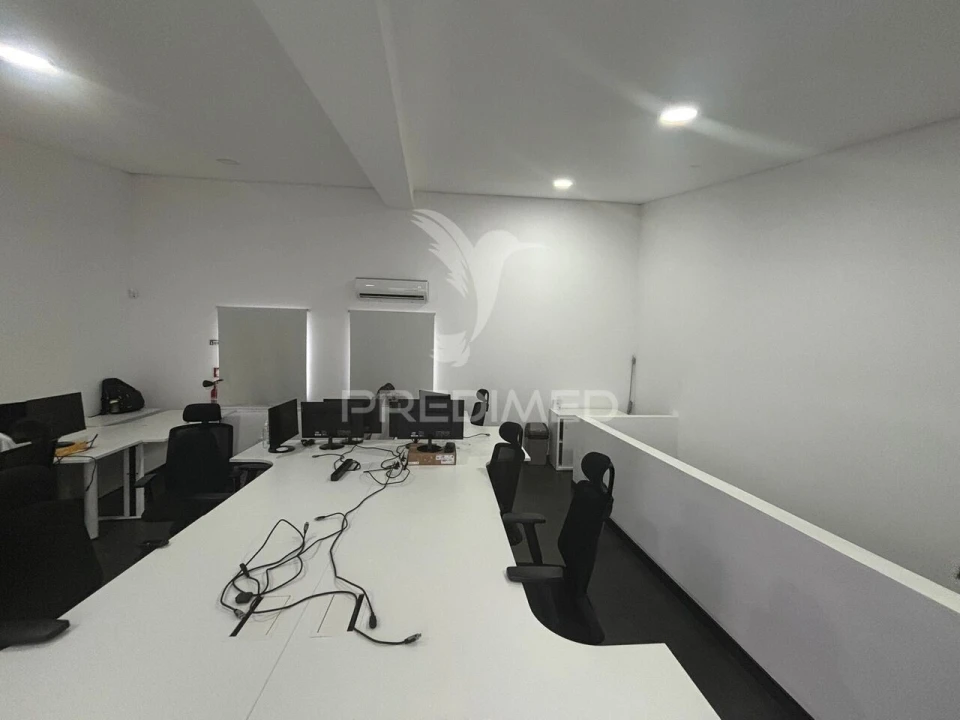 Loja para Arrendamento em Angra (São Pedro) Foto 3