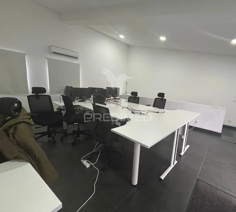 Loja para Arrendamento em Angra (São Pedro) Foto 2