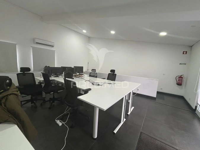 Loja para Arrendamento em Angra (São Pedro) Foto 1