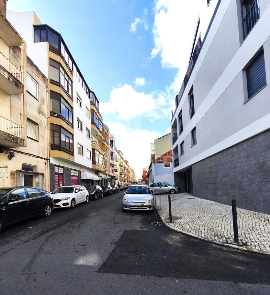 Apartamento T3 para Venda em Queluz e Belas Foto 1