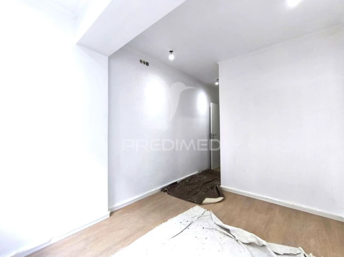 Apartamento T3 para Venda em Queluz e Belas Foto 3