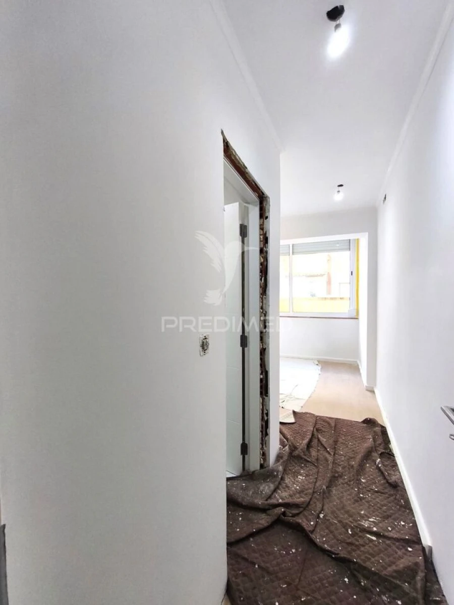 Apartamento T3 para Venda em Queluz e Belas Foto 4