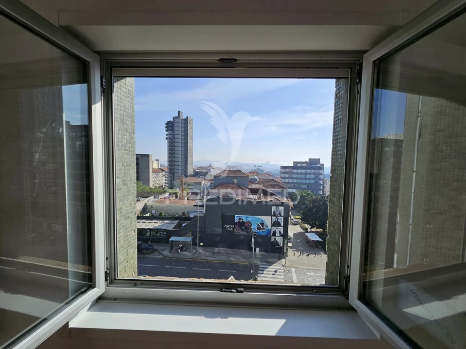 Apartamento T4 para Venda em Cedofeita, Santo Ildefonso, Sé, Miragaia, São Nicolau e Vitória Foto 2