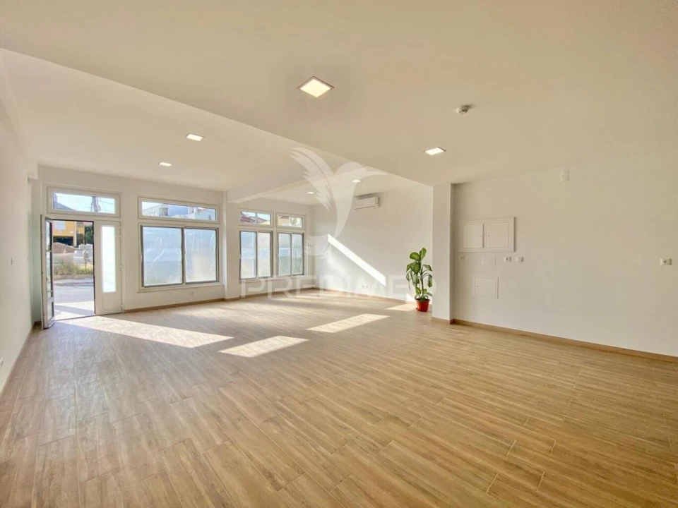 Loja para Venda em Póvoa de Santa Iria e Forte da Casa Foto 2