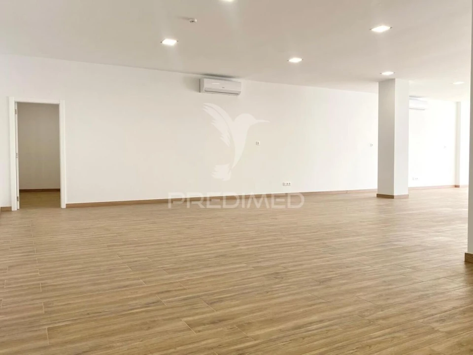 Loja para Venda em Póvoa de Santa Iria e Forte da Casa Foto 9