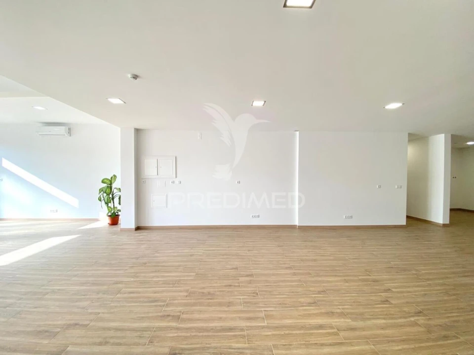 Loja para Venda em Póvoa de Santa Iria e Forte da Casa Foto 3