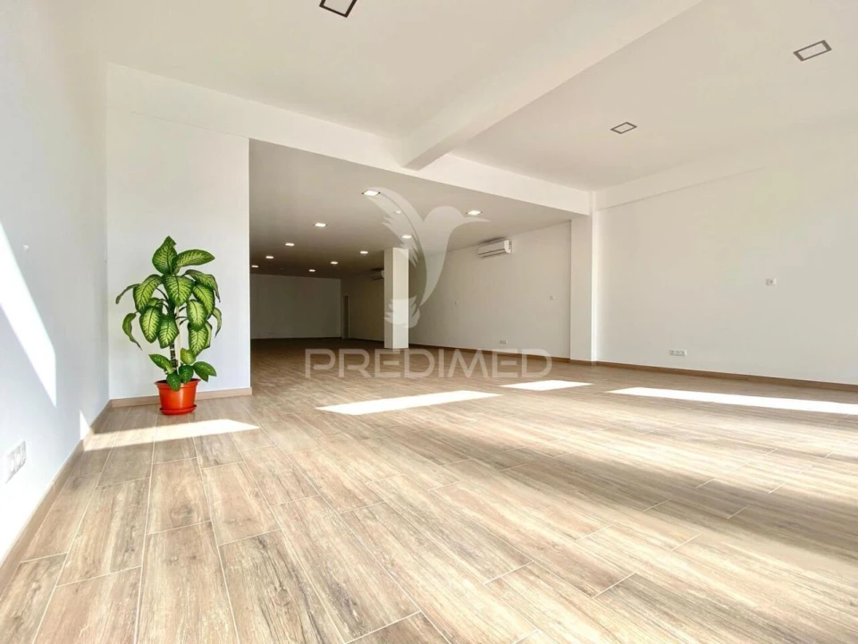 Loja para Venda em Póvoa de Santa Iria e Forte da Casa Foto 8