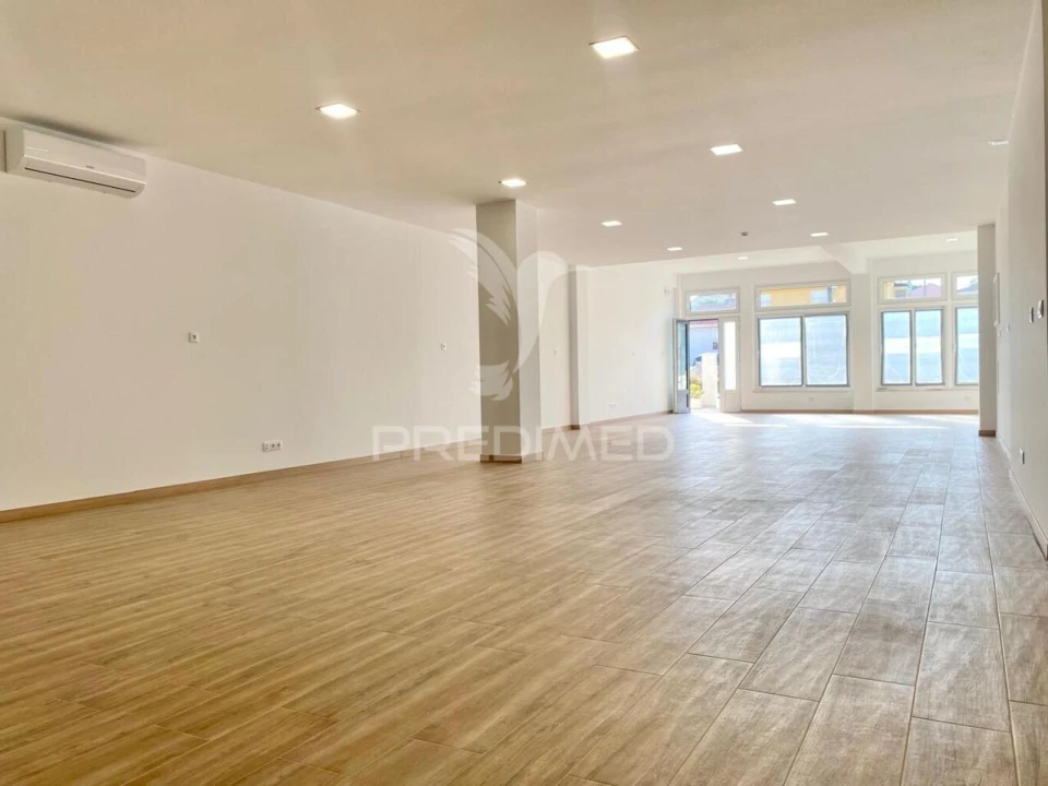 Loja para Venda em Póvoa de Santa Iria e Forte da Casa Foto 5