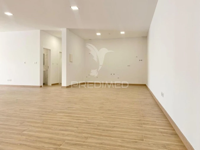 Loja para Venda em Póvoa de Santa Iria e Forte da Casa Foto 10