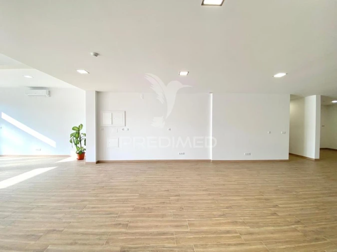 Loja para Venda em Póvoa de Santa Iria e Forte da Casa Foto 3