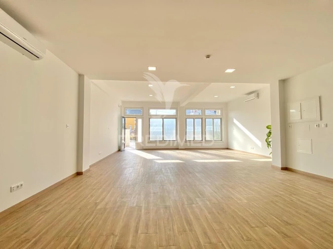 Loja para Venda em Póvoa de Santa Iria e Forte da Casa Foto 1