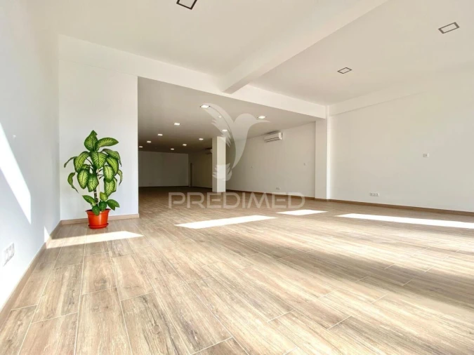 Loja para Venda em Póvoa de Santa Iria e Forte da Casa Foto 8