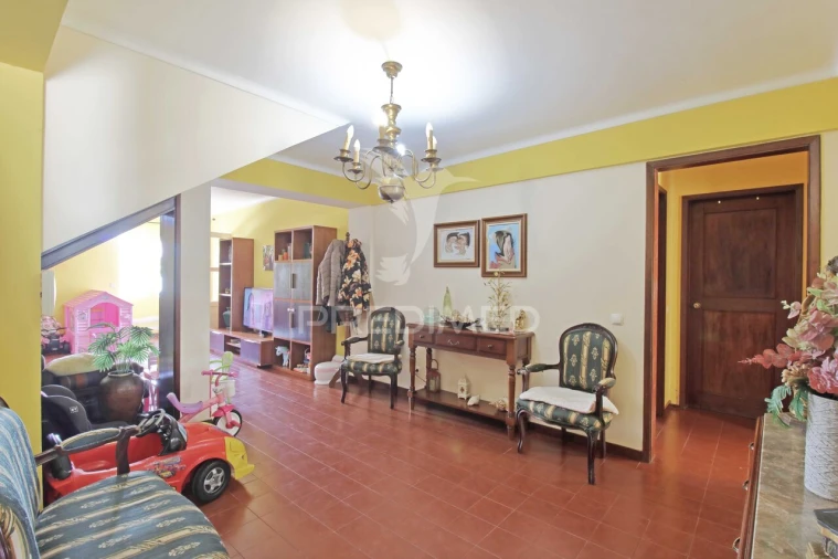 Moradia T4 para Venda em Angra (Nossa Senhora da Conceição) Foto 5