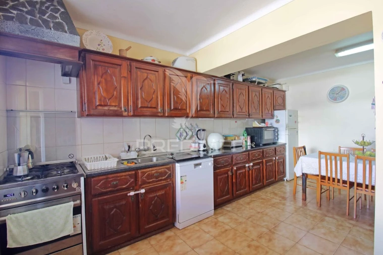 Moradia T4 para Venda em Angra (Nossa Senhora da Conceição) Foto 8