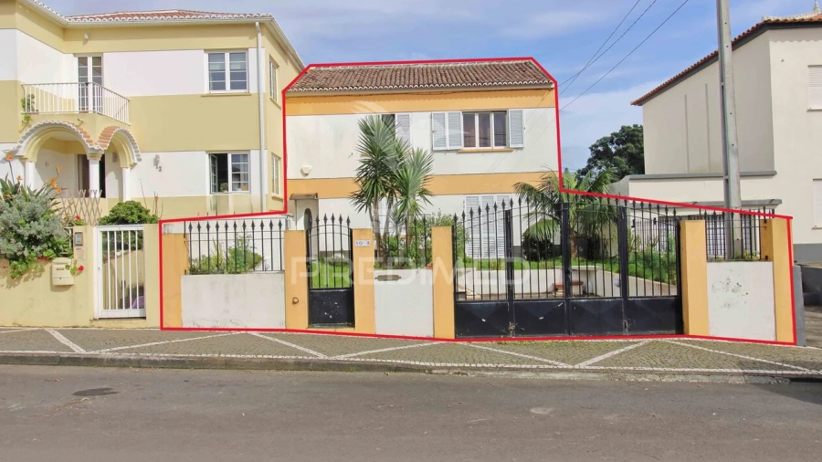 Moradia T4 para Venda em Angra (Nossa Senhora da Conceição)