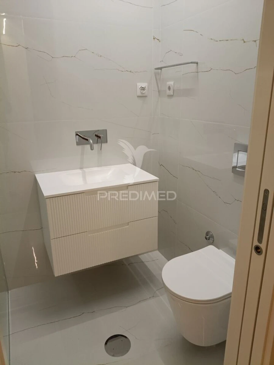 Apartamento T2 para Venda em Lordelo do Ouro e Massarelos Foto 5