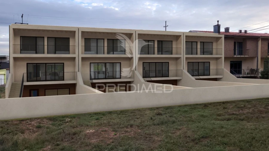 Moradia T3 para Venda em Merelim (São Pedro) e Frossos