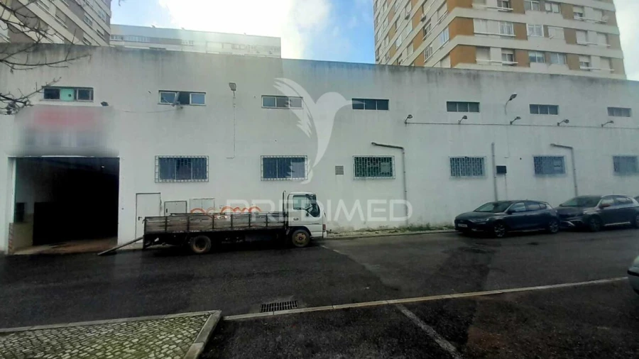 Armazém para Arrendamento em Moscavide e Portela