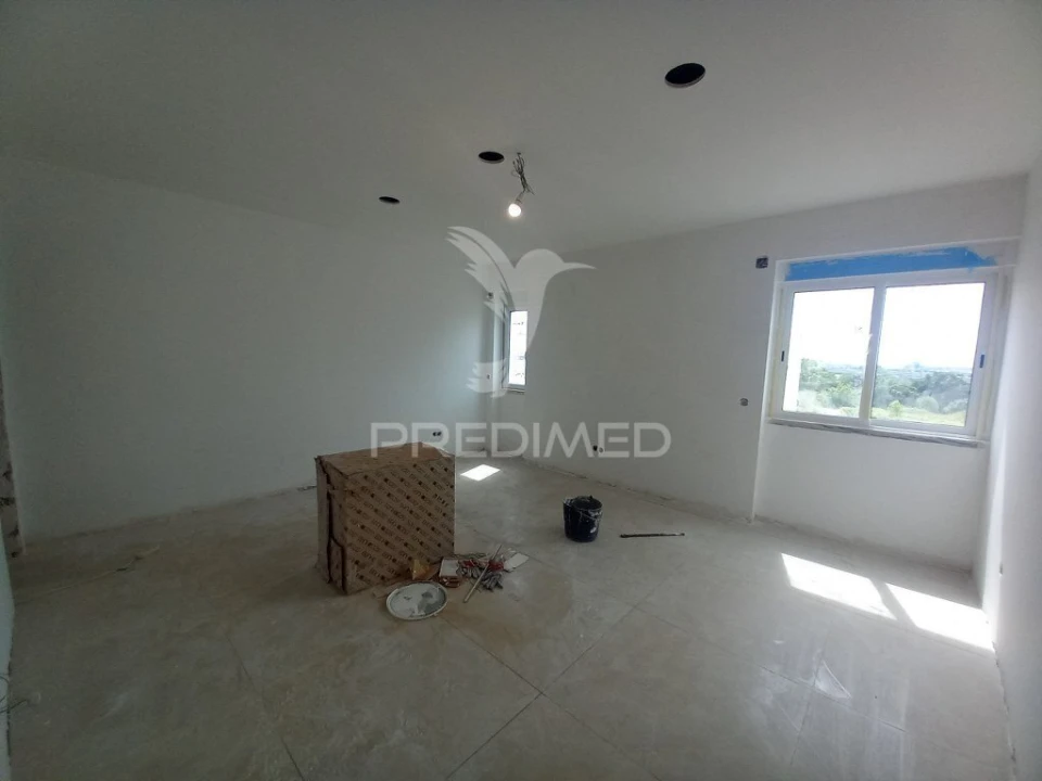 Apartamento T2 para Venda em Carregado e Cadafais Foto 6