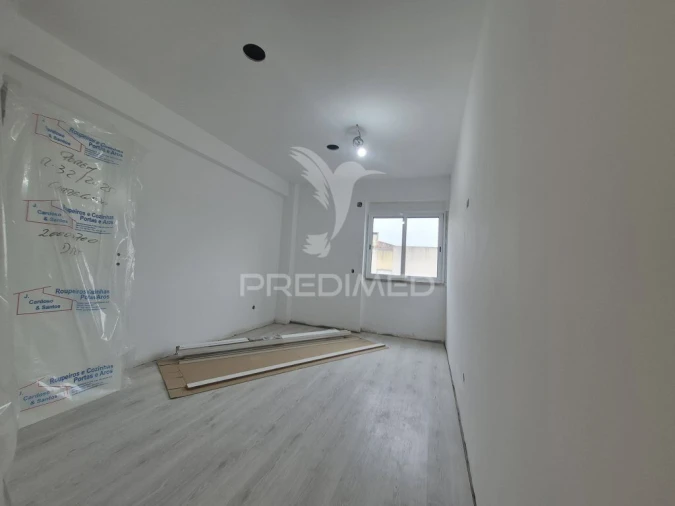 Apartamento T2 para Venda em Carregado e Cadafais Foto 21