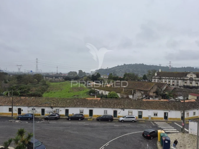 Apartamento T2 para Venda em Carregado e Cadafais Foto 31