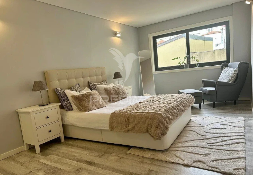 Apartamento T1 para Venda em Cedofeita, Santo Ildefonso, Sé, Miragaia, São Nicolau e Vitória Foto 1