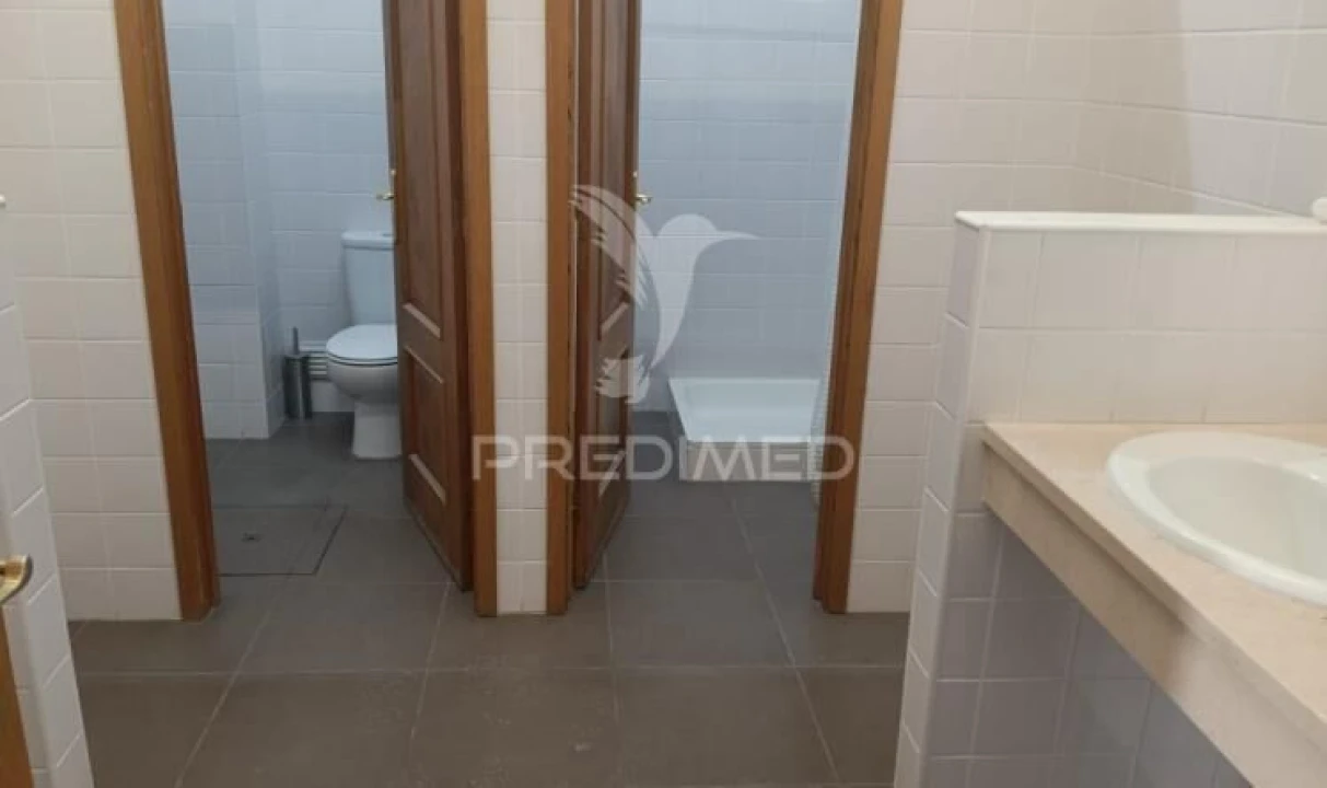 Armazém para Arrendamento em Santo Antão e São Julião do Tojal Foto 9