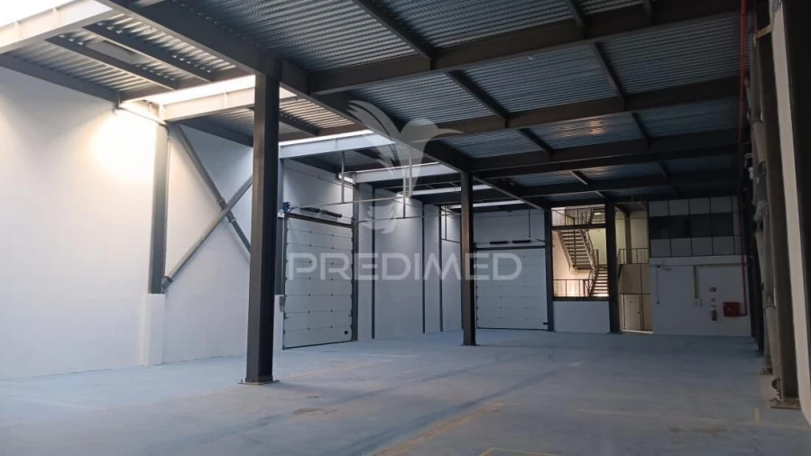 Armazém para Arrendamento em Santo Antão e São Julião do Tojal