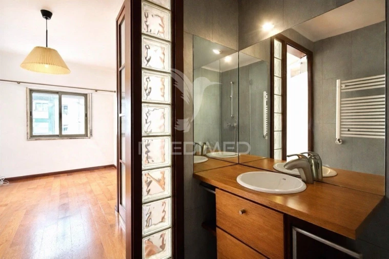 Apartamento T3 para Venda em Algés, Linda-A-Velha e Cruz Quebrada-Dafundo Foto 1