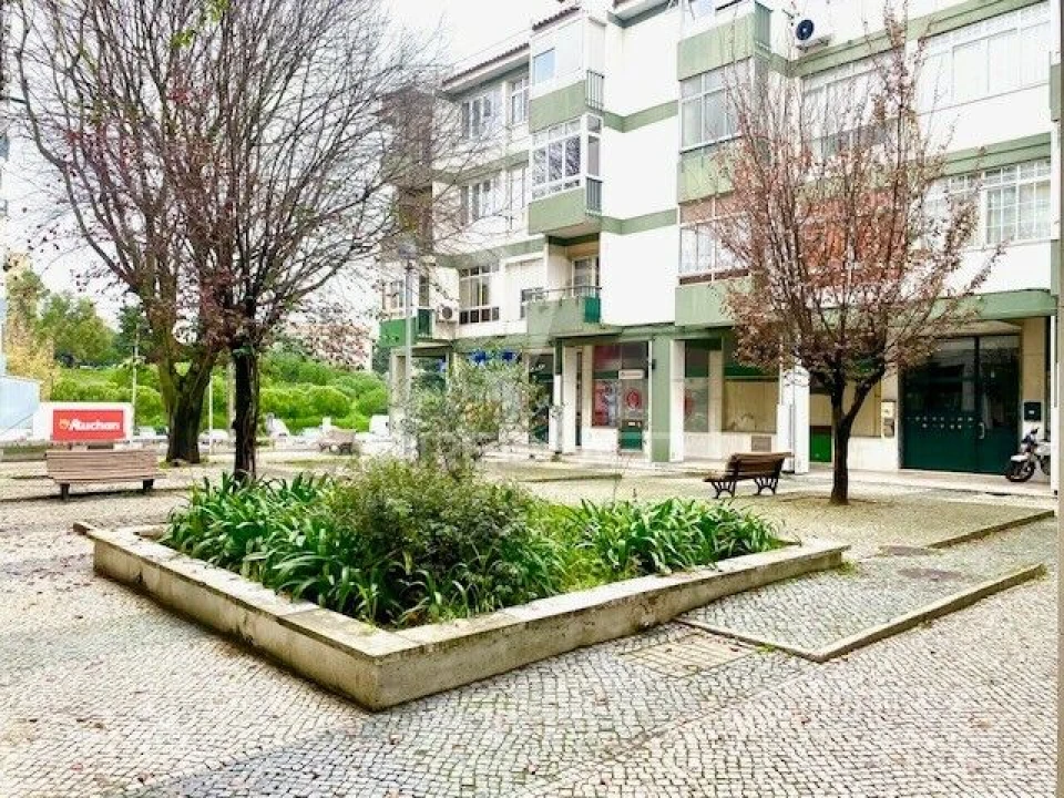 Loja para Venda em Santa Iria de Azoia, São João da Talha e Bobadela Foto 8