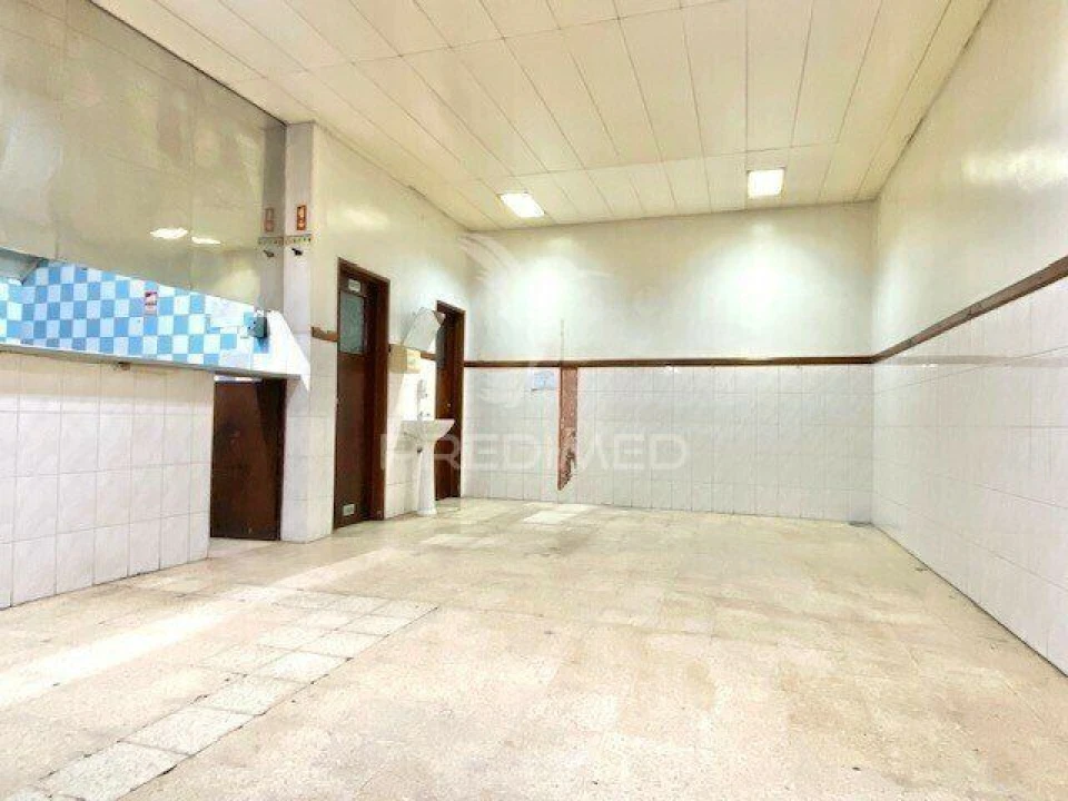 Loja para Venda em Santa Iria de Azoia, São João da Talha e Bobadela Foto 13