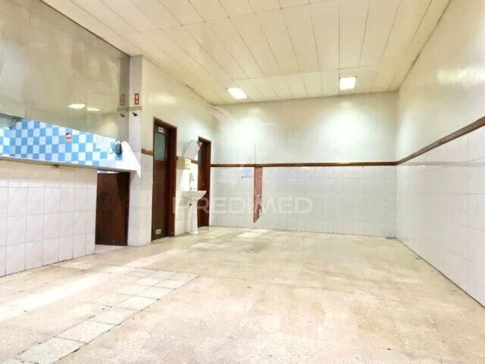 Loja para Venda em Santa Iria de Azoia, São João da Talha e Bobadela Foto 5