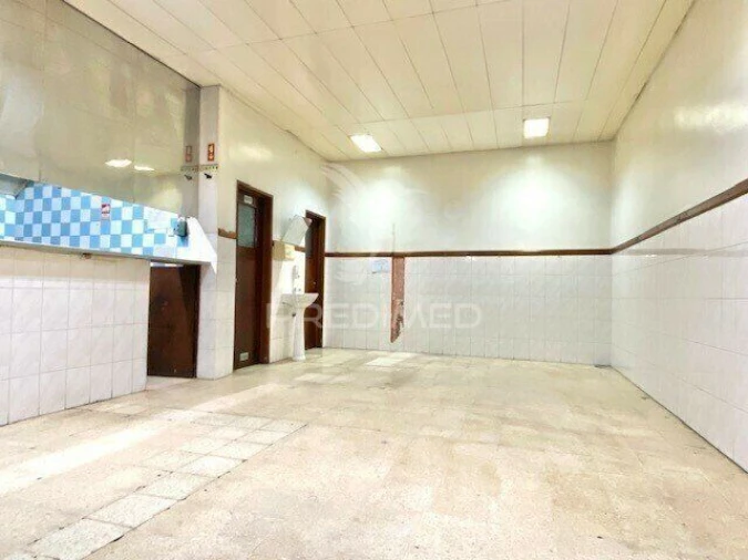 Loja para Venda em Santa Iria de Azoia, São João da Talha e Bobadela Foto 13