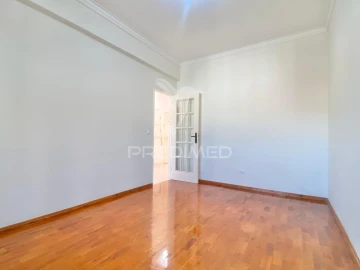 Apartamento T3 para Venda em Santa Iria de Azoia, São João da Talha e Bobadela