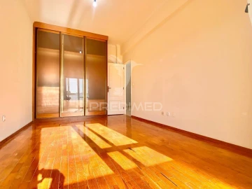 Apartamento T3 para Venda em Santa Iria de Azoia, São João da Talha e Bobadela