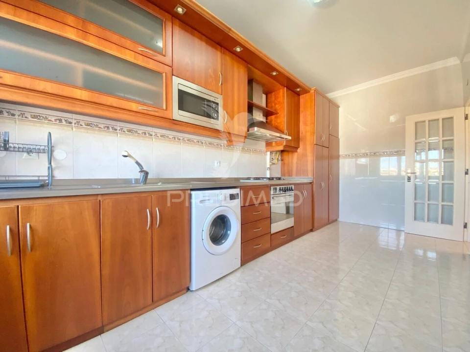 Apartamento T3 para Venda em Santa Iria de Azoia, São João da Talha e Bobadela Foto 2