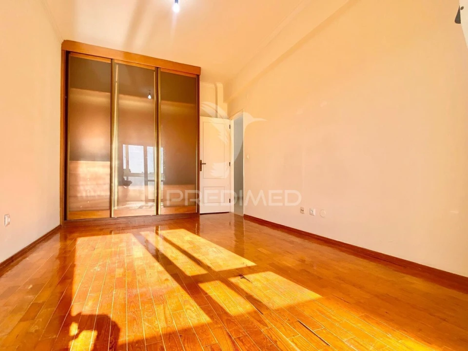 Apartamento T3 para Venda em Santa Iria de Azoia, São João da Talha e Bobadela Foto 8