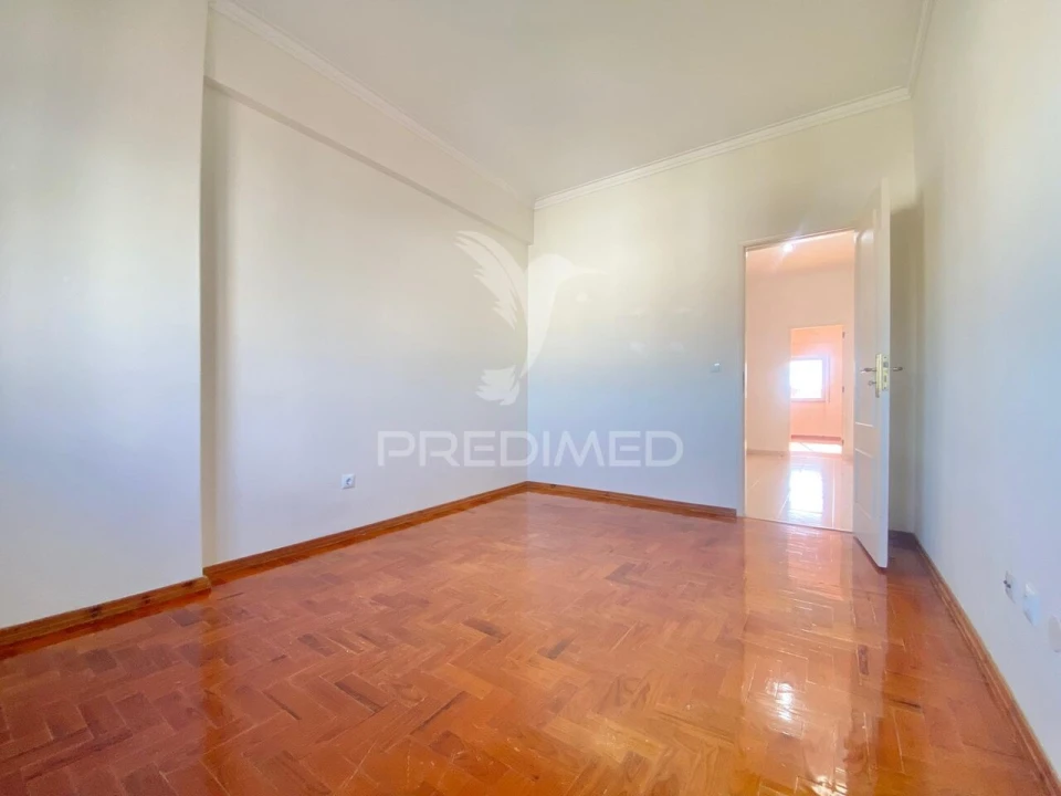 Apartamento T3 para Venda em Santa Iria de Azoia, São João da Talha e Bobadela Foto 24
